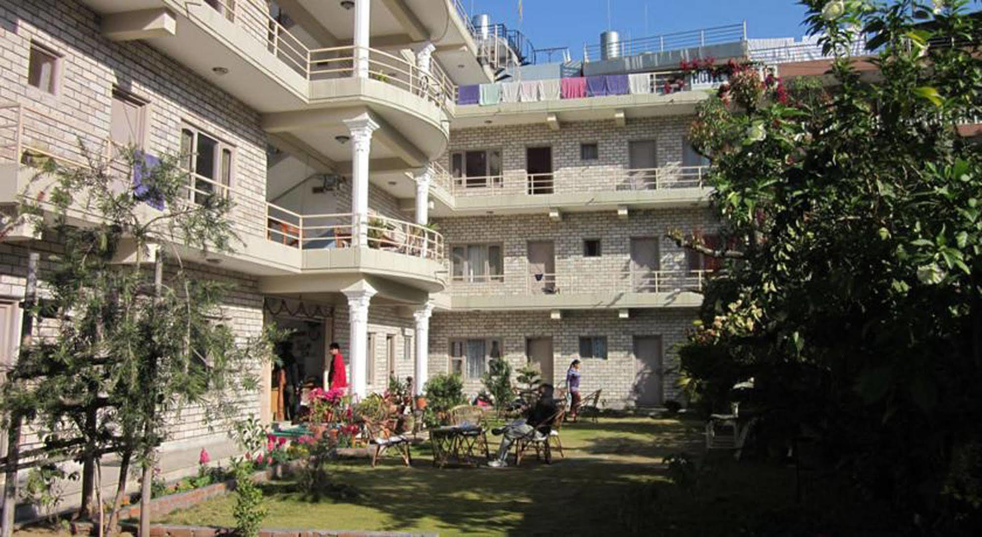 Hotel Lotus Inn Pokhara Exterior foto